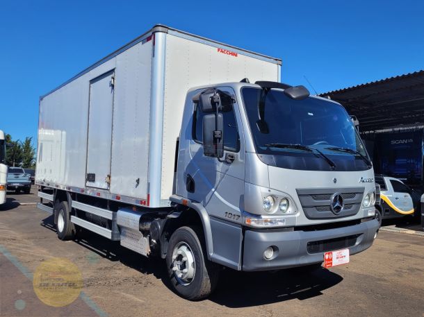 MB ACCELO 1017 2025/25